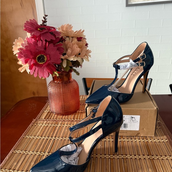 Journee Collection Navy Patent Heels - Picture 2 of 5